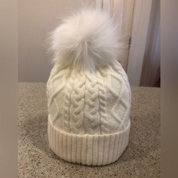 Forever 21 Cable Knit Pom Pom Beanie Hat - Picture 3 of 9